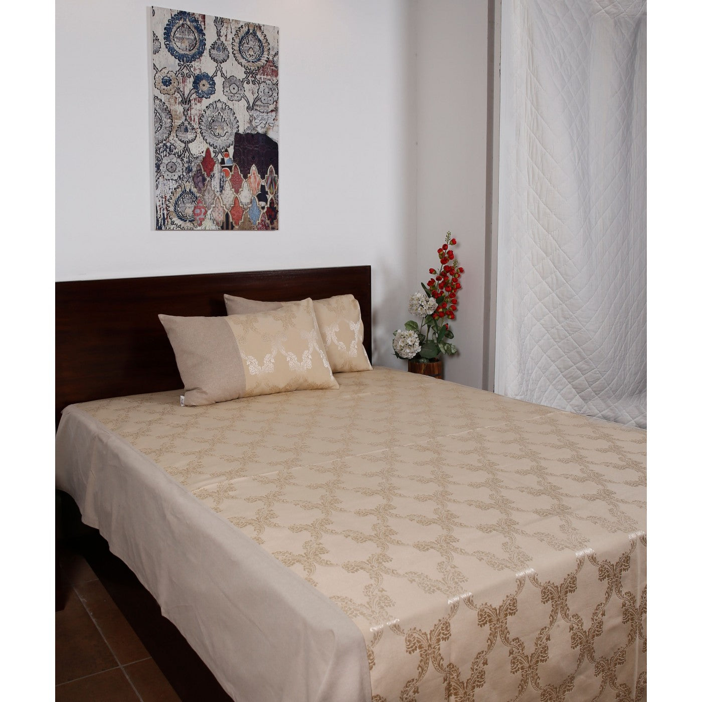 Elegant Ogee Jacquard Bed Cover Set with Matching Pillow Covers