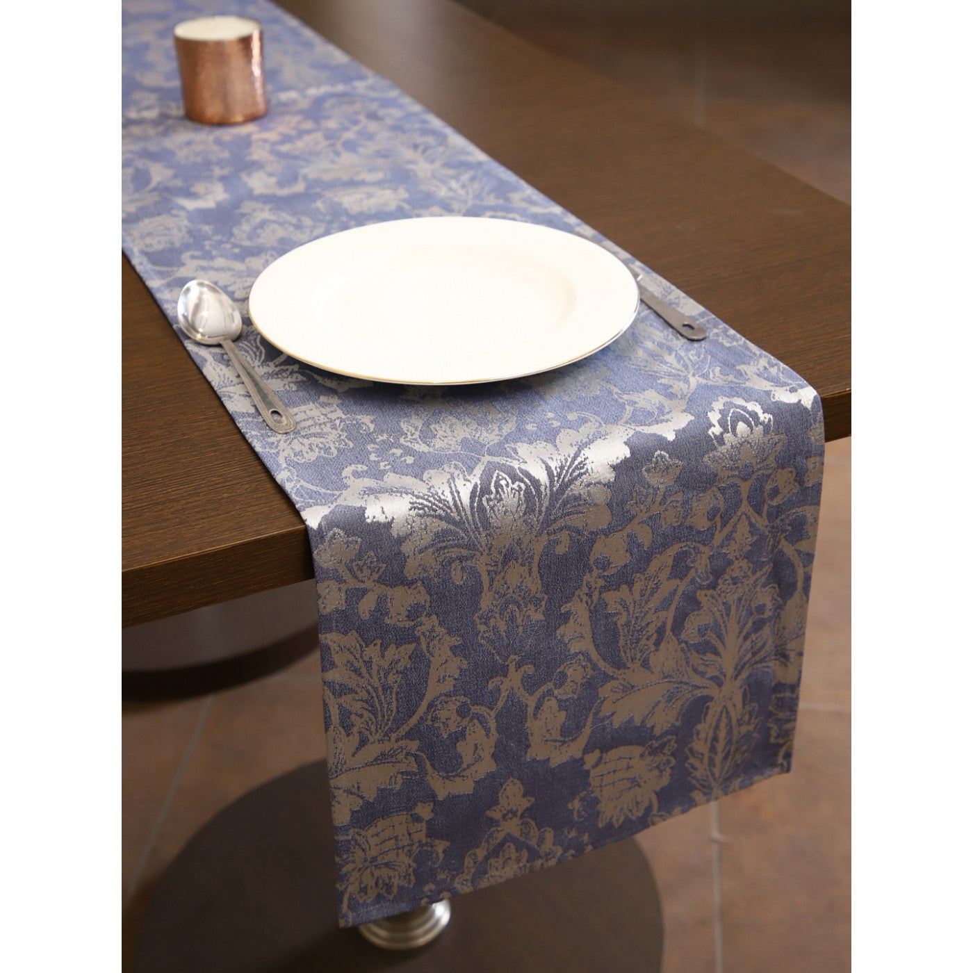 Jacquard Table Runner Unveiling Traditional Elegance, Abstract Sophistication, and Floral Charm